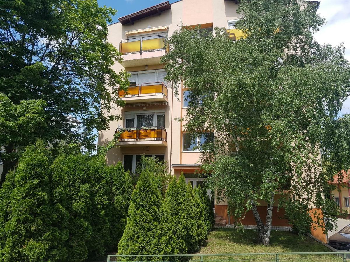 Bazsi Apartman Сиофок Екстериор снимка